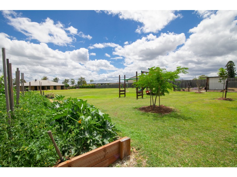 10 Ivory Close, Peak Crossing QLD 4306