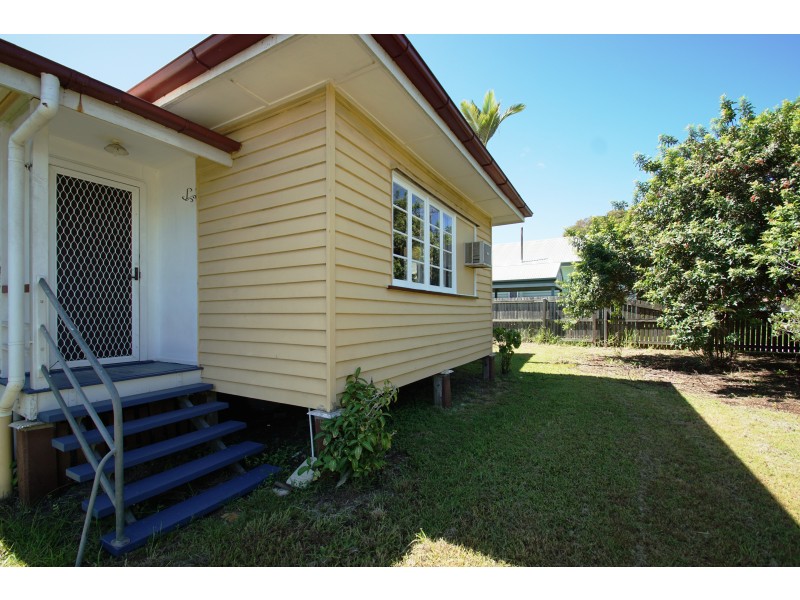 12 Hunter Street, Brassall QLD 4305