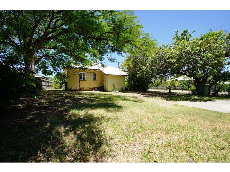 12 Hunter Street, Brassall QLD 4305