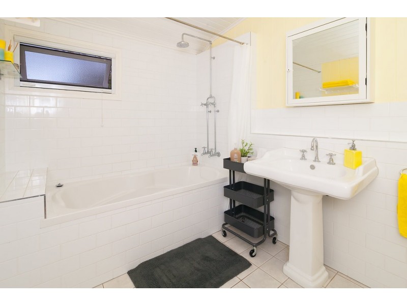 6 Feeney Lane, East Ipswich QLD 4305