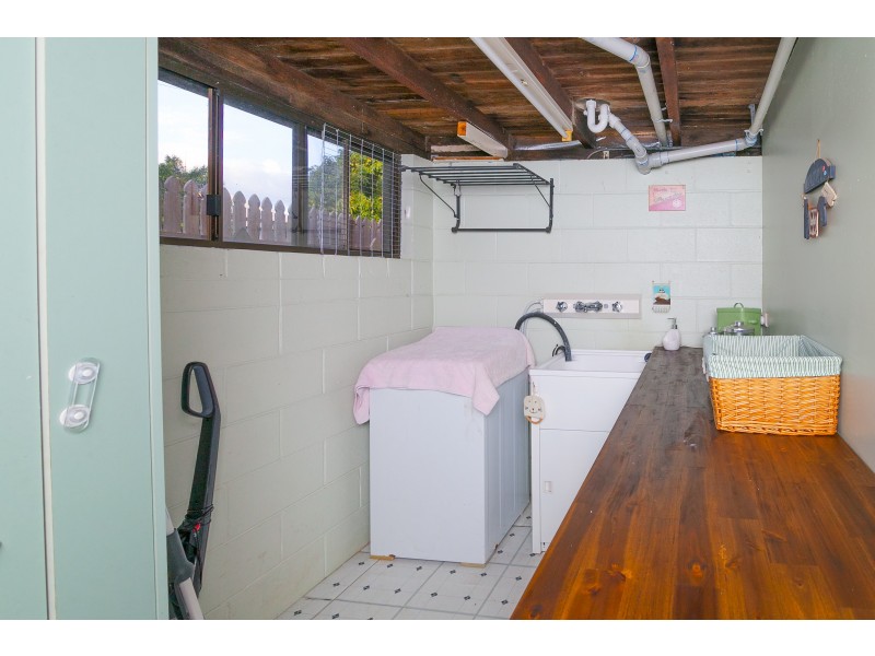 6 Feeney Lane, East Ipswich QLD 4305