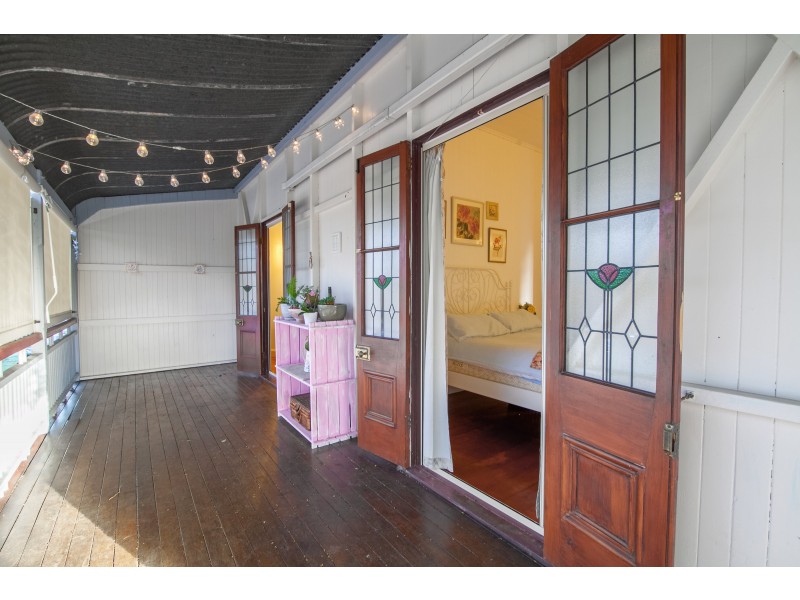 6 Feeney Lane, East Ipswich QLD 4305