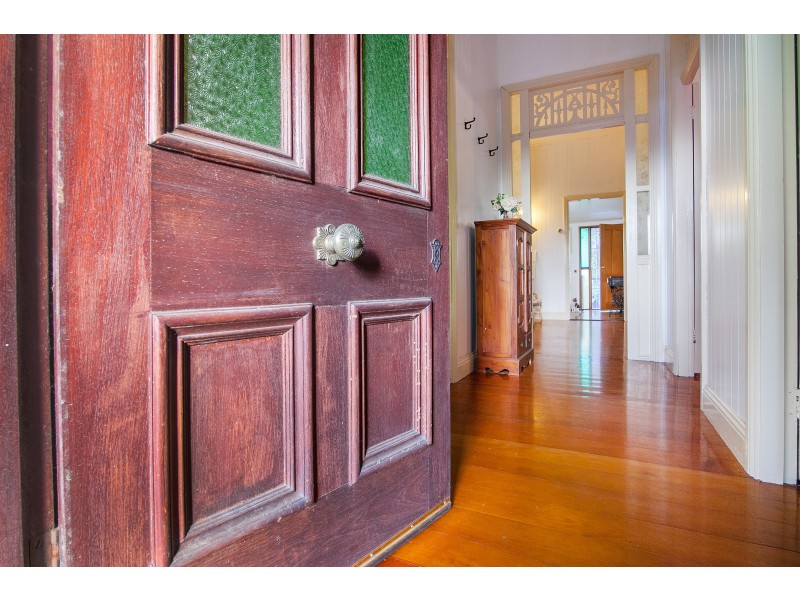 6 Feeney Lane, East Ipswich QLD 4305