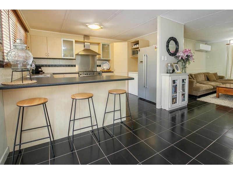 129 Velvet Street, Pine Mountain QLD 4306