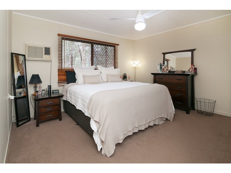 129 Velvet Street, Pine Mountain QLD 4306