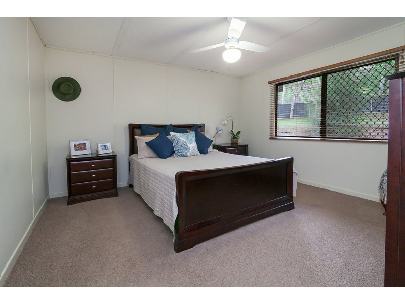 129 Velvet Street, Pine Mountain QLD 4306