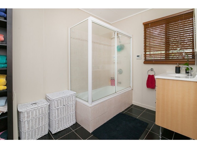 129 Velvet Street, Pine Mountain QLD 4306