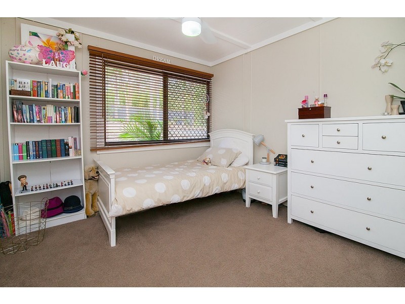 129 Velvet Street, Pine Mountain QLD 4306