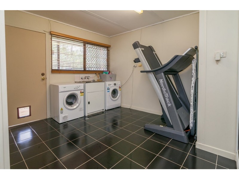 129 Velvet Street, Pine Mountain QLD 4306