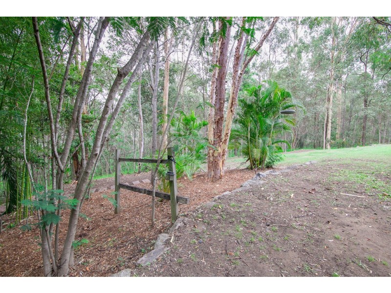 129 Velvet Street, Pine Mountain QLD 4306