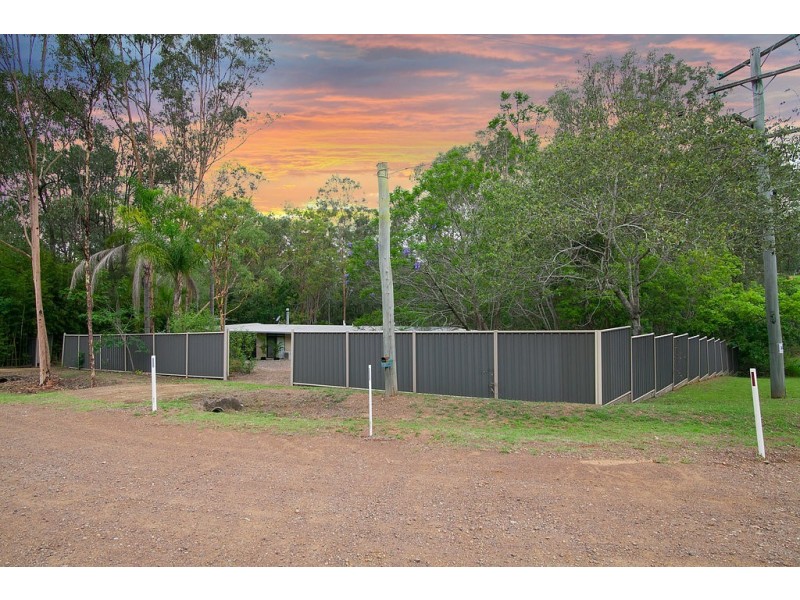 129 Velvet Street, Pine Mountain QLD 4306