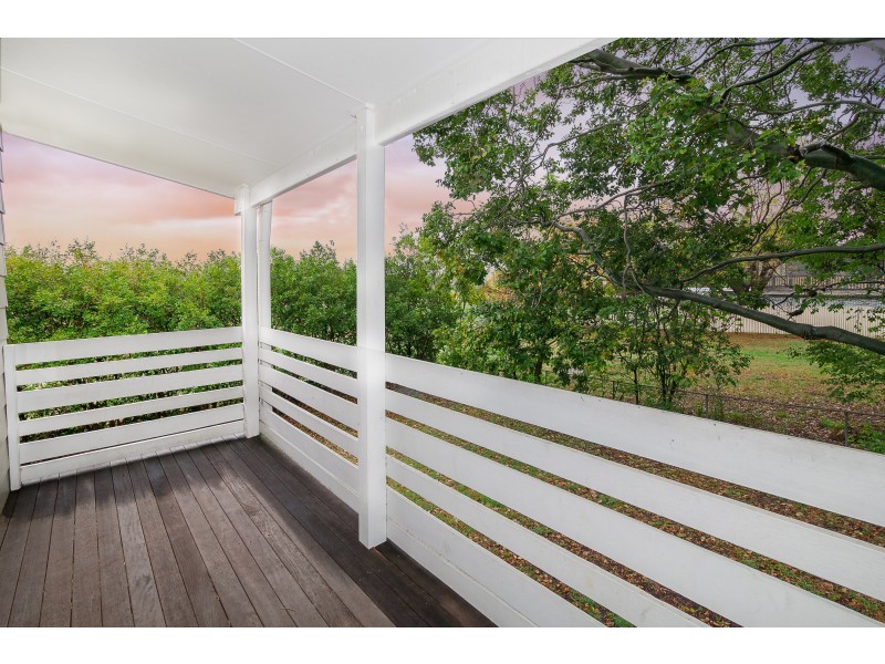 26 Raceview Street, Raceview QLD 4305