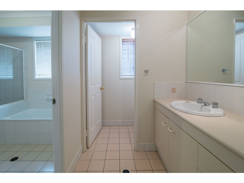 2/25 Kingston Way, Raceview QLD 4305