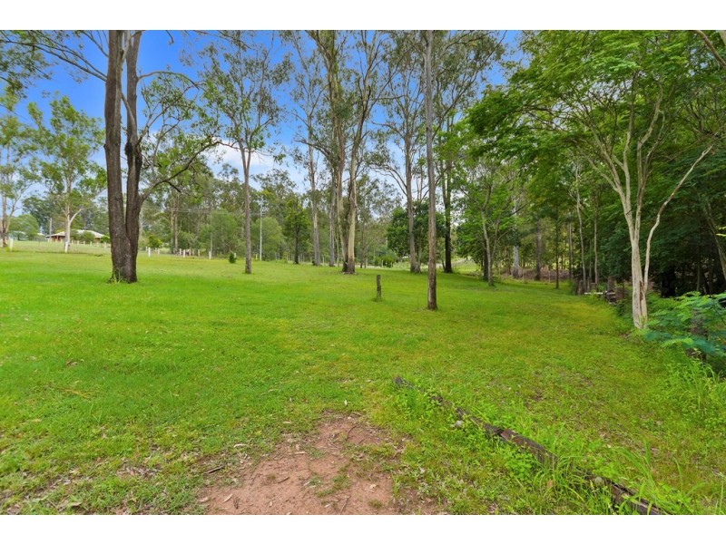 3 Velvet Street, Pine Mountain QLD 4306