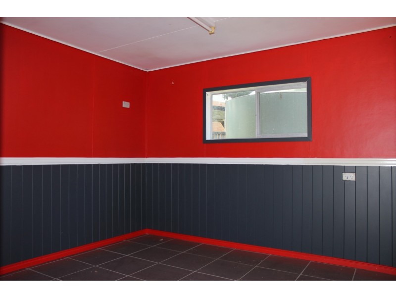 3 Lawson Street, Leichhardt QLD 4305