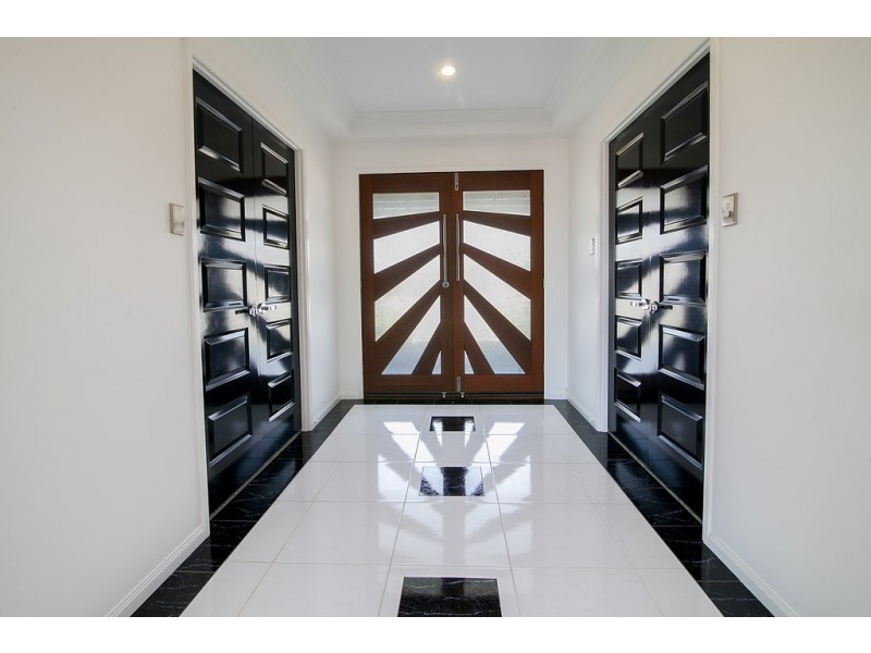 12-14 Peak Court, Peak Crossing QLD 4306