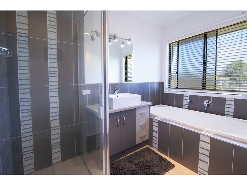12-14 Peak Court, Peak Crossing QLD 4306