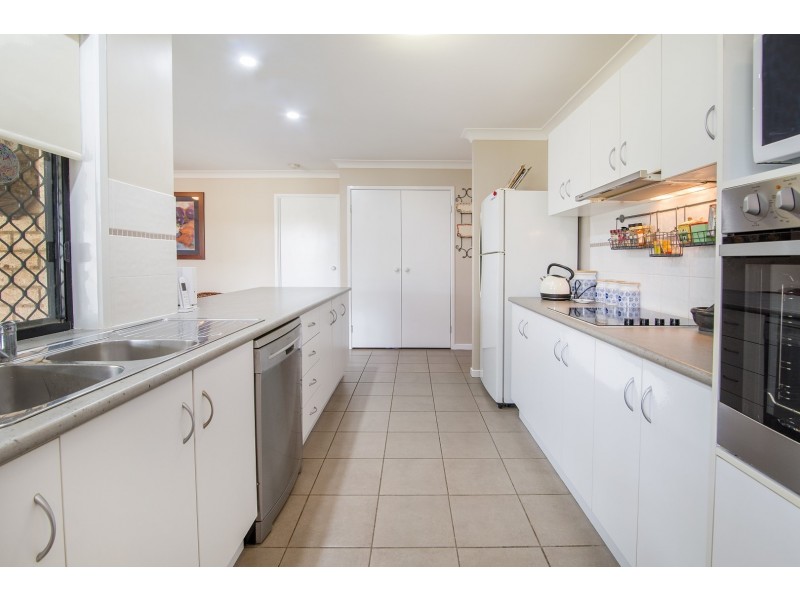 8 Ivanhoe Place, Brassall QLD 4305