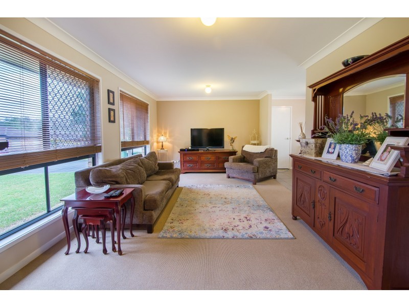 8 Ivanhoe Place, Brassall QLD 4305