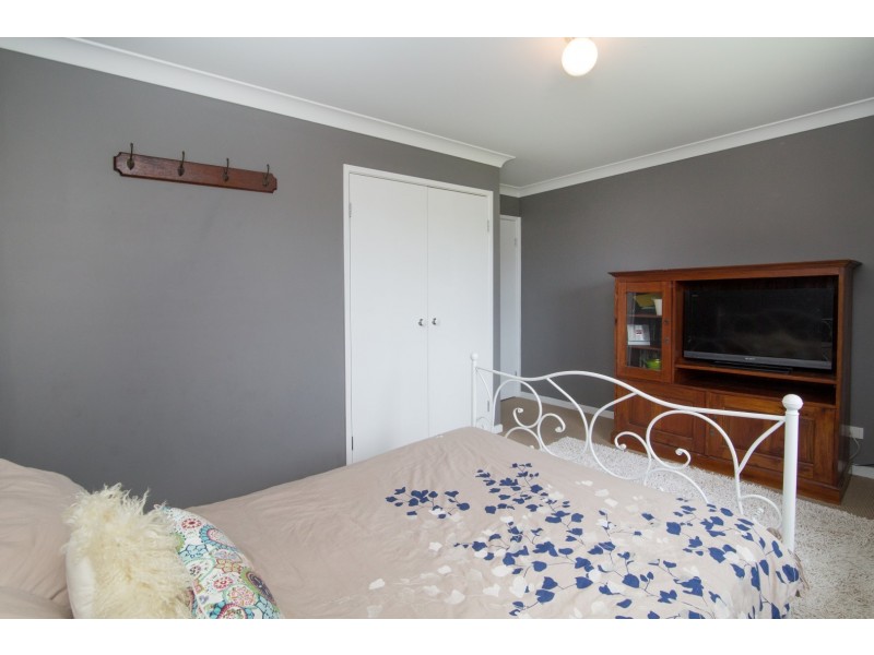 8 Ivanhoe Place, Brassall QLD 4305