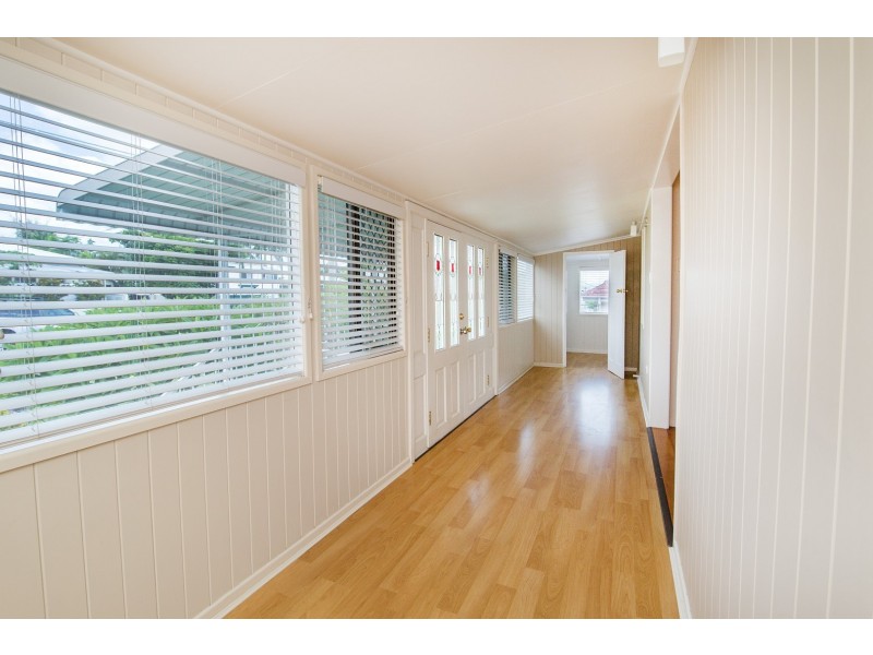 20 Easton Street, Silkstone QLD 4304