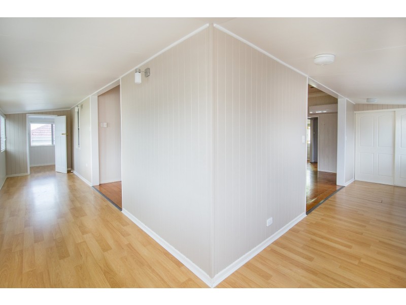 20 Easton Street, Silkstone QLD 4304