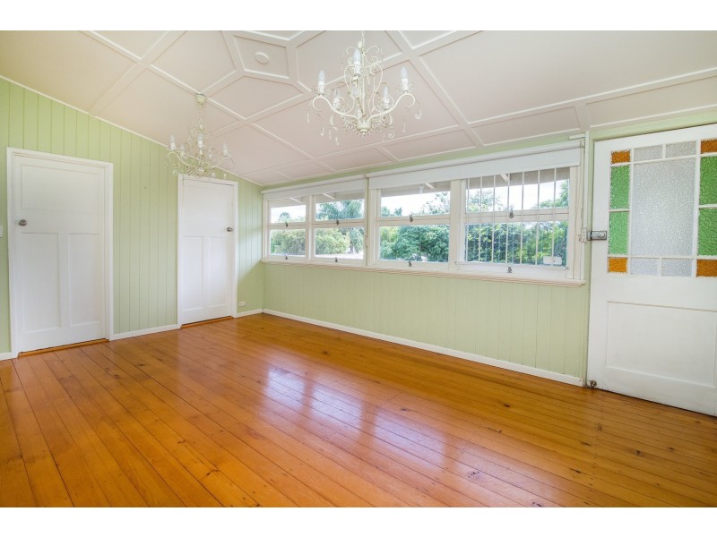 20 Easton Street, Silkstone QLD 4304