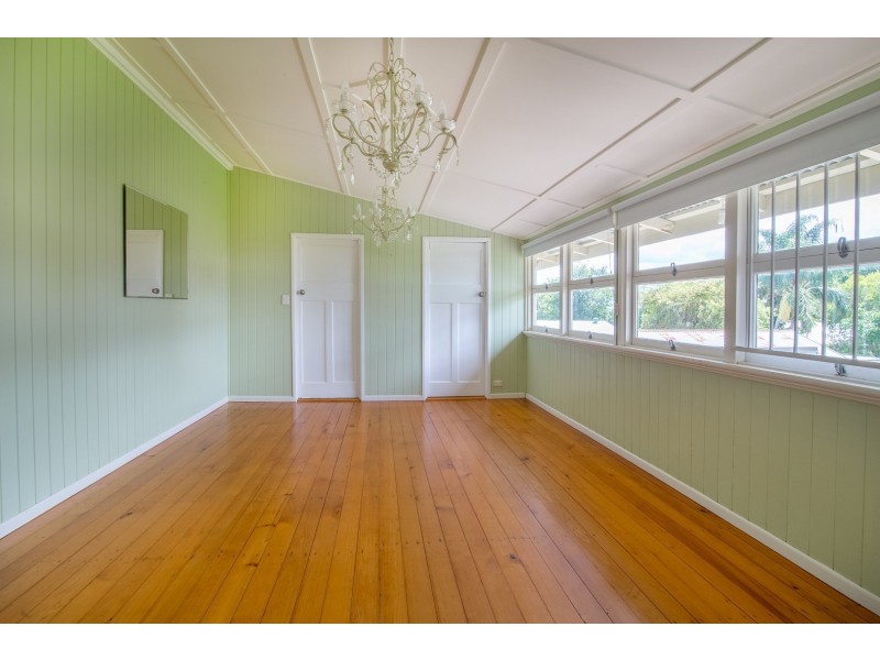 20 Easton Street, Silkstone QLD 4304