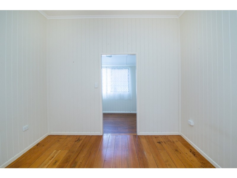 20 Easton Street, Silkstone QLD 4304