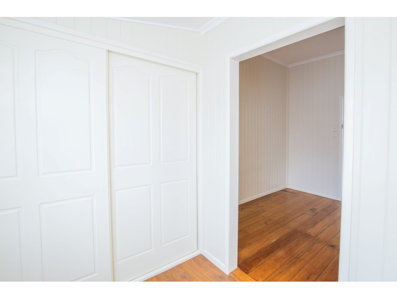 20 Easton Street, Silkstone QLD 4304