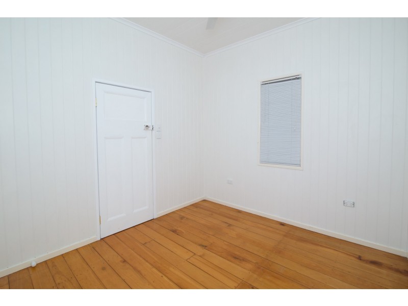 20 Easton Street, Silkstone QLD 4304