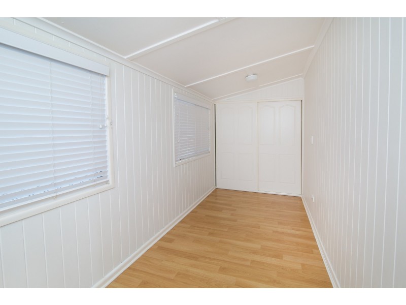 20 Easton Street, Silkstone QLD 4304