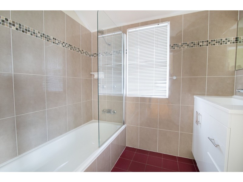 20 Easton Street, Silkstone QLD 4304