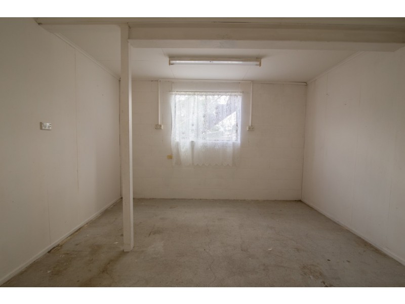 20 Easton Street, Silkstone QLD 4304