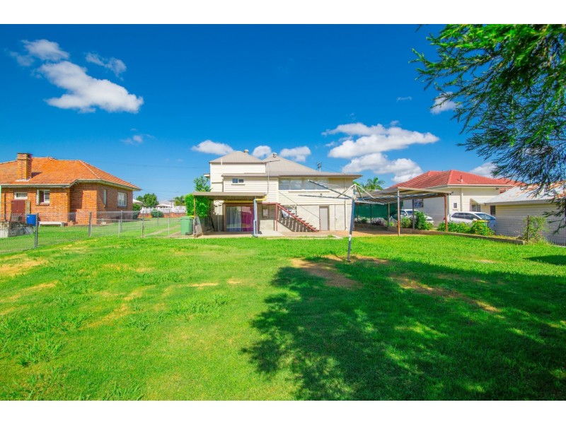 20 Easton Street, Silkstone QLD 4304