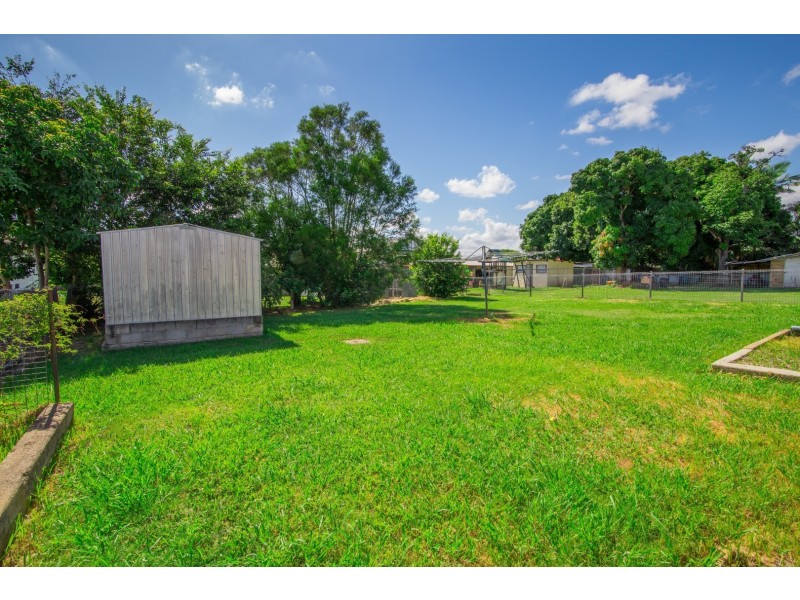 20 Easton Street, Silkstone QLD 4304