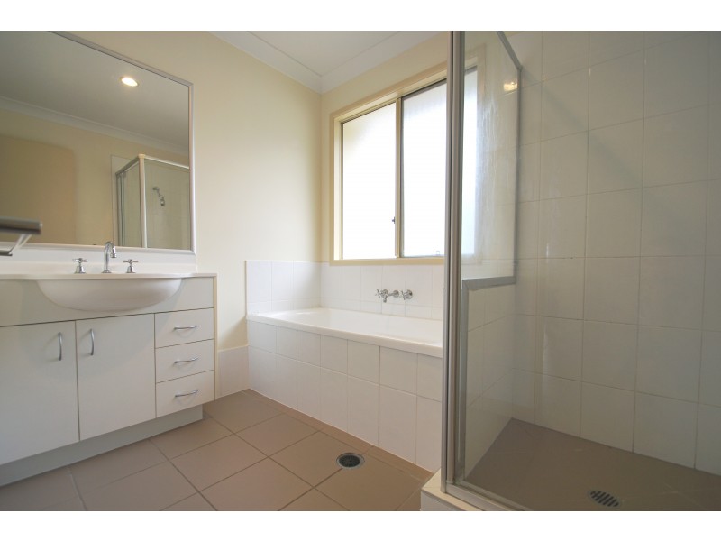 24 Heathwood Place, Collingwood Park QLD 4301