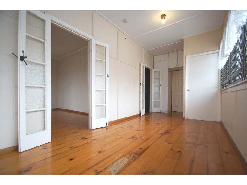 12 Flint Street, North Ipswich QLD 4305