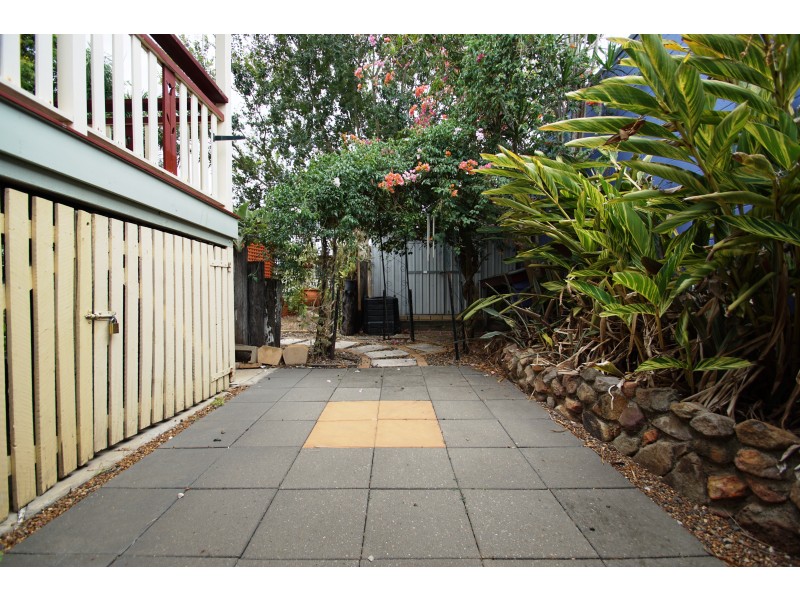 12 Flint Street, North Ipswich QLD 4305