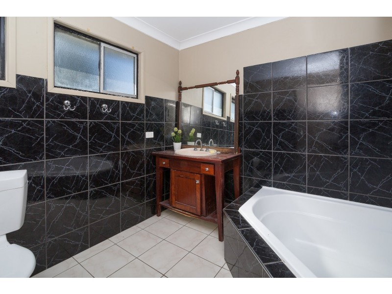 34 Selwyn Street, North Booval QLD 4304