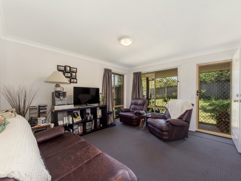 1 & 2/105 Woodford Street, One Mile QLD 4305