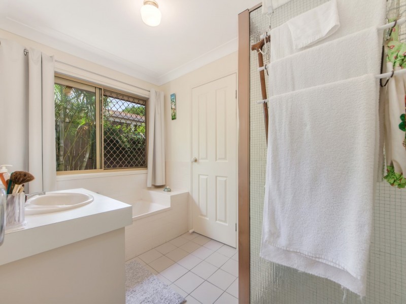 1 & 2/105 Woodford Street, One Mile QLD 4305