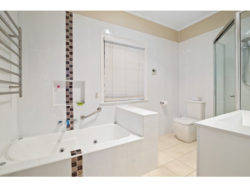 24 Gomer Street, Booval QLD 4304