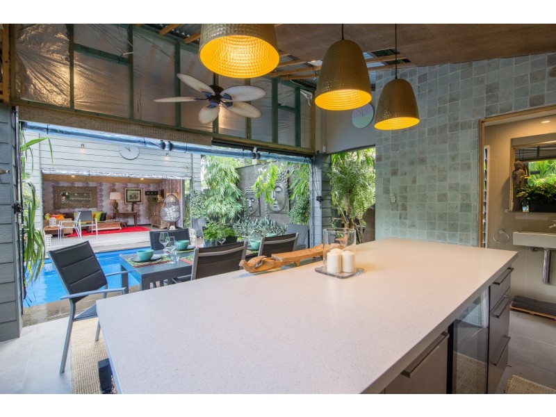 98 Blackstone Road, Silkstone QLD 4304