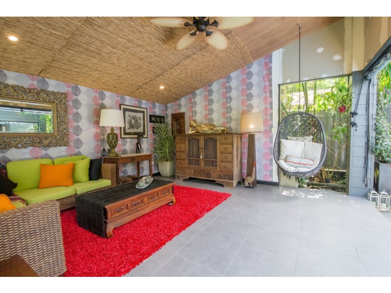 98 Blackstone Road, Silkstone QLD 4304