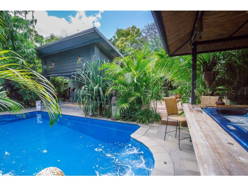 98 Blackstone Road, Silkstone QLD 4304