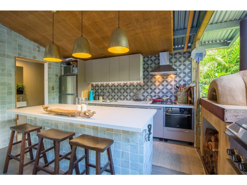 98 Blackstone Road, Silkstone QLD 4304