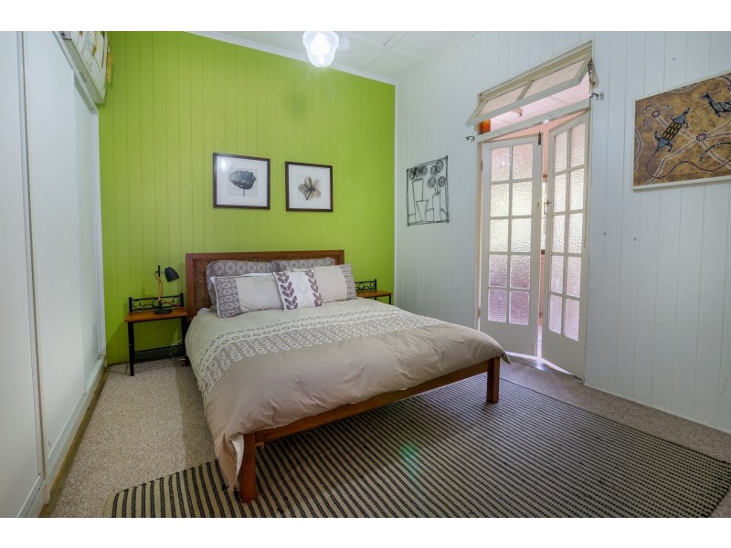 98 Blackstone Road, Silkstone QLD 4304