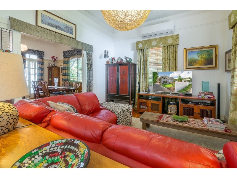98 Blackstone Road, Silkstone QLD 4304