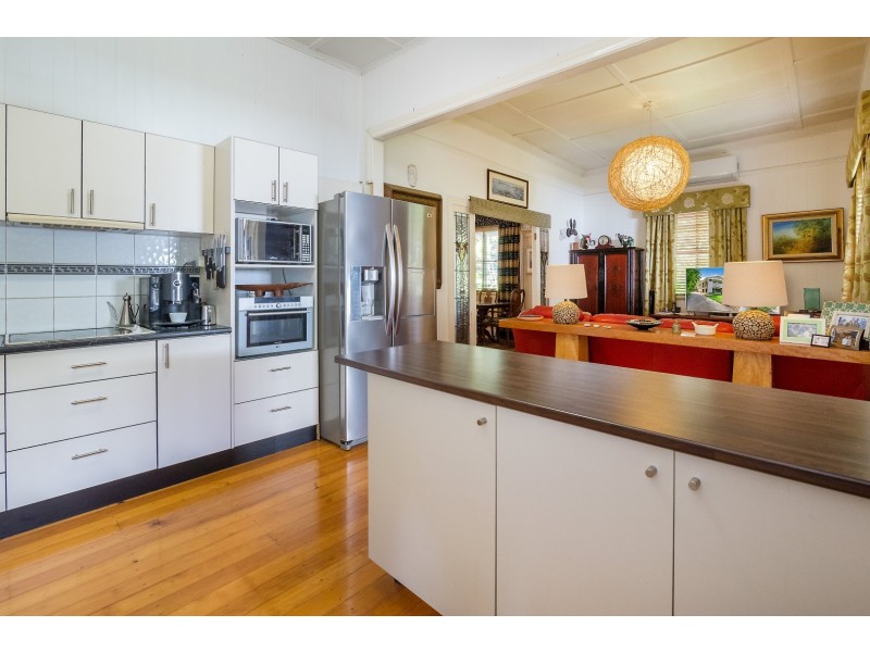98 Blackstone Road, Silkstone QLD 4304